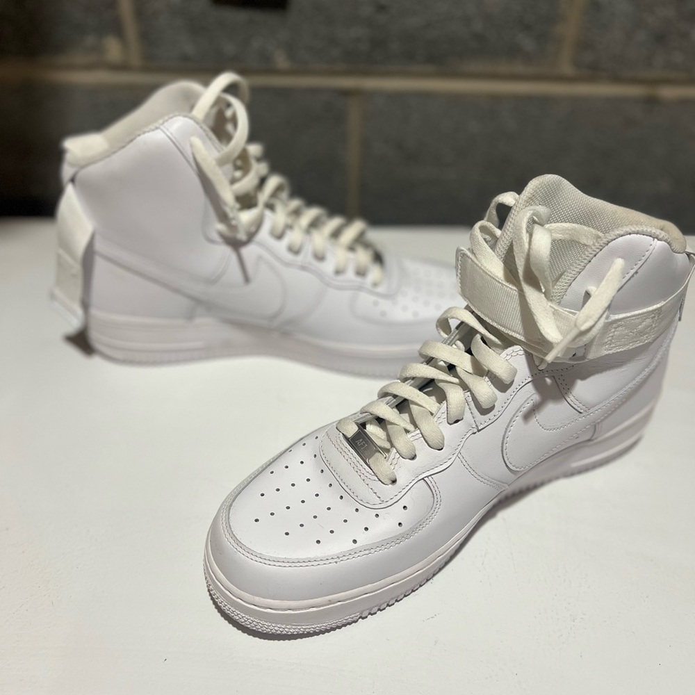 Nike Air Force 1 High 07
Triple White